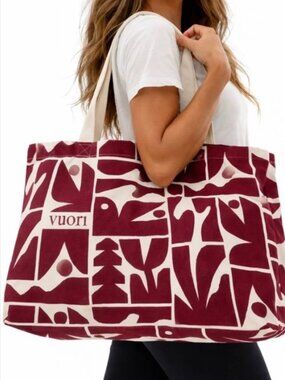 VUORI Limited Edition Holiday 2025 strawberry canvas Tote ❗️NEW❗️